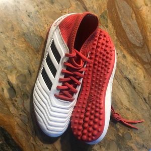 Adidas Predator indoor /turf soccer shoes